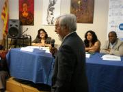 Henry Lara interviene como espontáneo, valorando la revista que se presenta.
